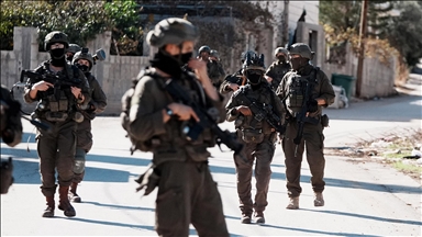 الجيش الإسرائيلي يقتحم مخيم الفارعة شمالي الضفة ويجبر فلسطينيين على النزوح 