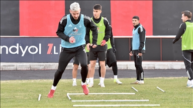 Vanspor'da hedef, Serikspor'u yenerek yükselişe geçmek