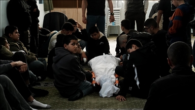 Israeli army kills Palestinian, injures child in southern Gaza strike despite ceasefire