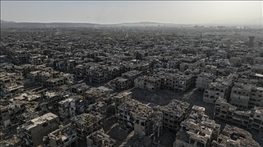 Suriye Savunma Bakanı Ebu Kasra, rejiminin devrildiği operasyonda 434 kişinin hayatını kaybettiğini açıkladı