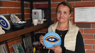 Kadın iç mimar seramikten takı, obje ve duvar dekoru yapma hobisini kazanca dönüştürdü 