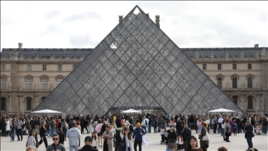 Paris' Louvre to hike ticket prices for non-EU visitors