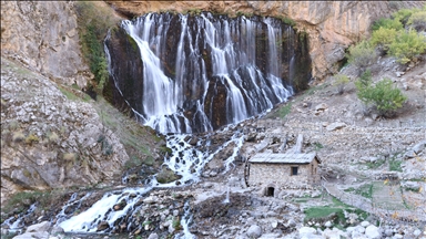 Kayseri'deki Kapuzbaşı Şelaleleri yılın her günü çağlıyor