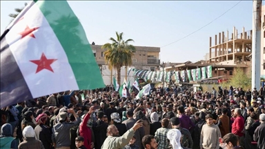 سوريون يتظاهرون بحمص إحياء لذكرى "ردع العدوان" وتنديدا بعدوان إسرائيل