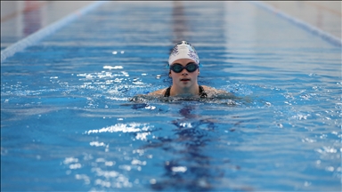 Down sendromlu yüzücü Ceylin Kurtoğlu'nun hedefi Avrupa şampiyonasında kulaç atmak