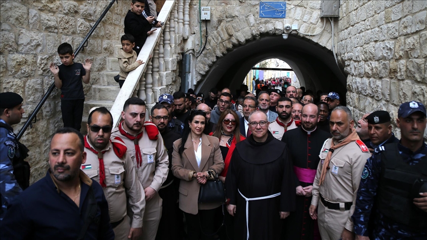 حارس الأراضي المقدسة بالكنيسة الكاثوليكية: نأمل توقف الحرب في فلسطين