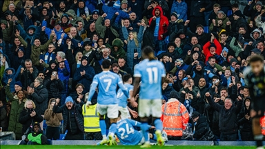 قدم.. مانشستر سيتي يحبط عودة ليدز يونايتد القوية