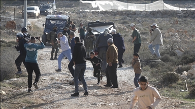 10 Palestinians injured by illegal Israeli settlers in West Bank attack