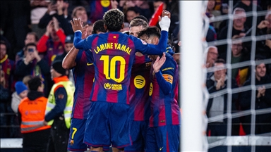 قدم.. برشلونة يقلب الطاولة على ألافيس في الدوري الإسباني