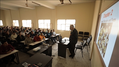 جامعة بغزة تعيد طلابها لمقاعد الدراسة بعد سنتين من الإبادة 