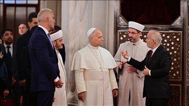 Pope Leo XIV visits Sultanahmet Mosque during Türkiye trip