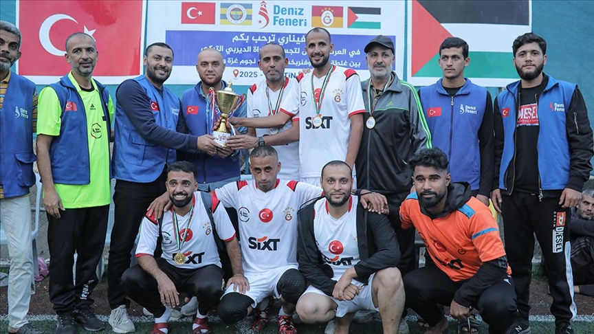 Gazze'de soykırım sonrası sporu canlandırmak için sembolik "Galatasaray-Fenerbahçe" maçı yapıldı