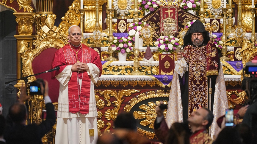 البابا يحضر قداس الأحد في كنسية بإسطنبول