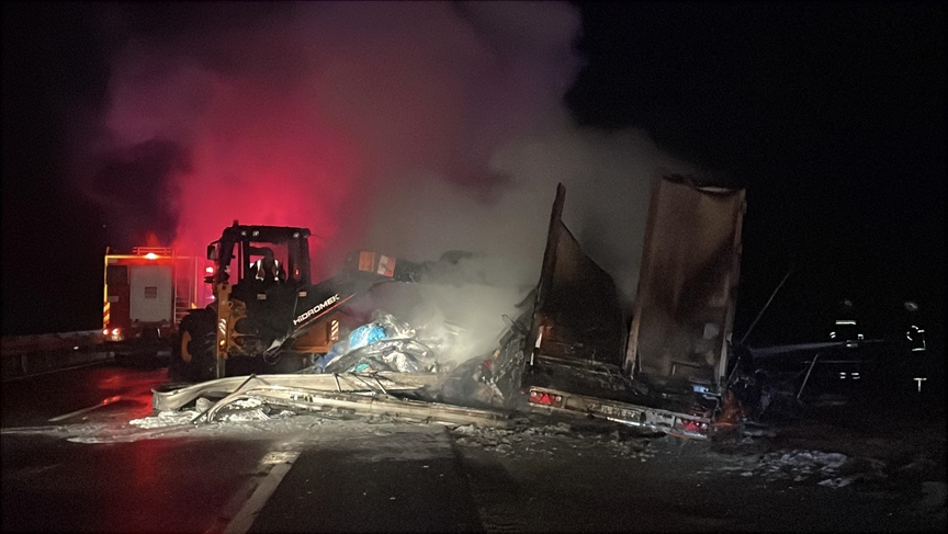 Li ser rêbejaya D-100ê li tanga Boluyê ji ber şewata TIRê veguhestin rawestiya