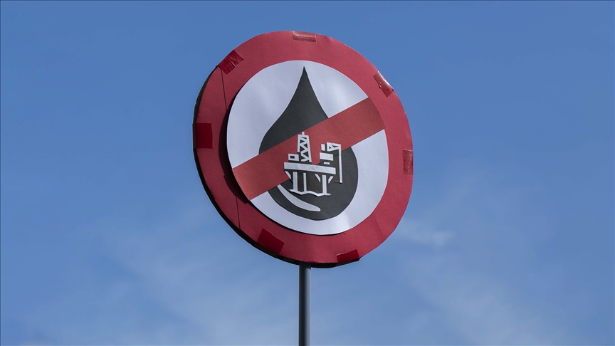 Avustralya'da fosil yakıt karşıtı protesto nedeniyle gemi trafiği durduruldu