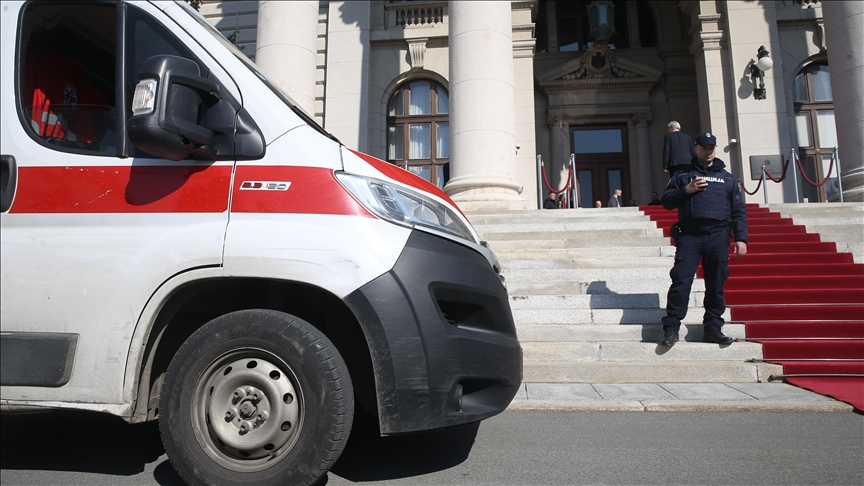 U napadu nožem ispred skupštine u Beogradu povrijeđen muškarac, osumnjičeni uhapšen