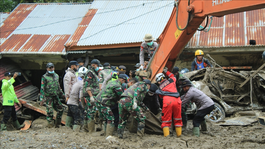 Floods in Indonesia wreak havoc on Sumatra, with 442 dead, over a million affected