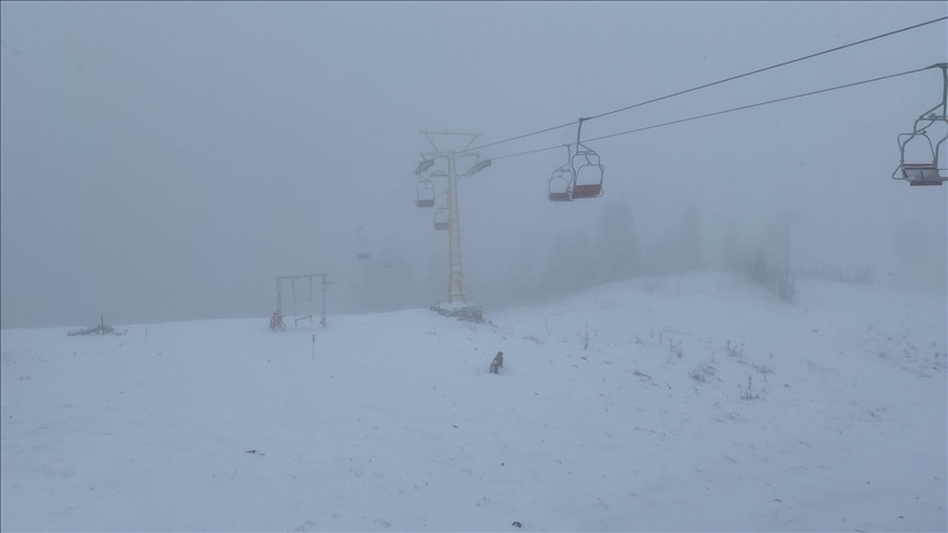 Uludağ'da kar yağışı etkili oluyor