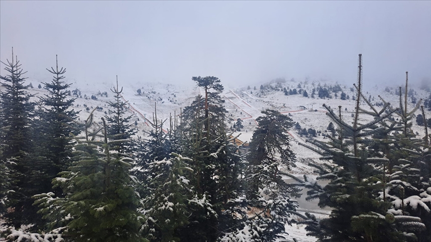 Bolu'nun yüksek kesimlerine kar yağdı