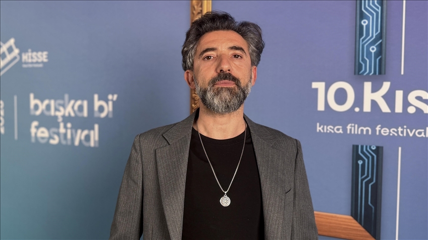 Oyuncu Mert Turak: Tiyatronun gücünü çok önemsiyorum