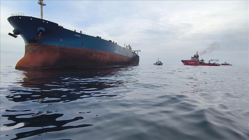 تركيا تعلن إخماد حريق سفينة "كايروس"