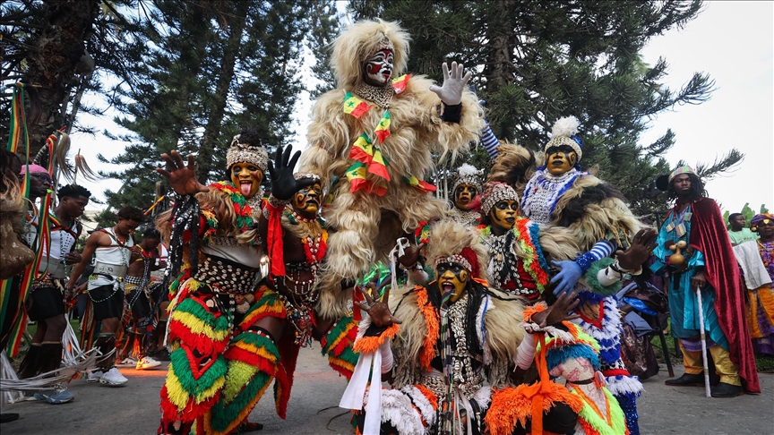 للتعريف بالتراث الثقافي.. كرنفال دكار يزين الطرق في السنغال