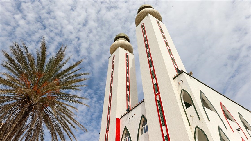 Симболот на Дакар, Сенегал - Џамија изградена по трагите на еден сон