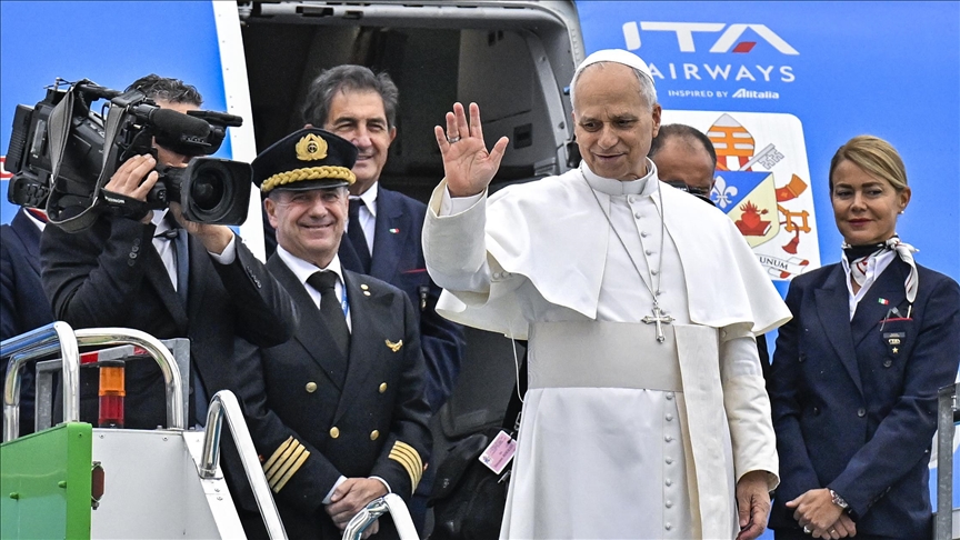 رئيس دولة الفاتيكان يغادر تركيا متجها إلى لبنان