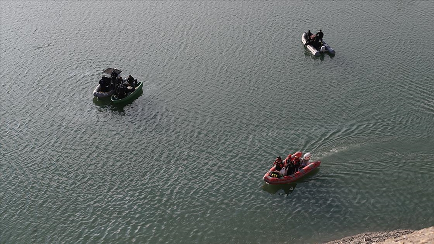 Van'da kontrolden çıkan otomobil baraja düştü