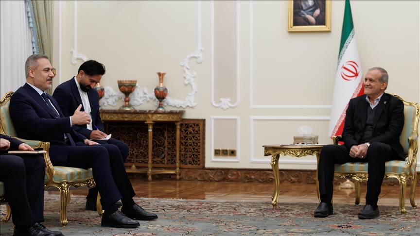 Dışişleri Bakanı Fidan, İran Cumhurbaşkanı Pezeşkiyan tarafından kabul edildi