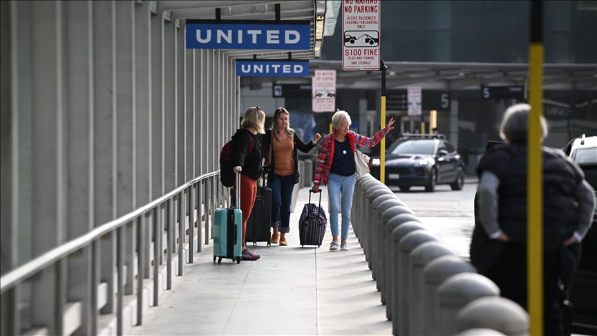 Over 2,500 flights in US canceled through weekend due to snow, leaving thousands stranded