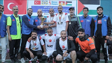 Gazze'de soykırım sonrası sporu canlandırmak için sembolik "Galatasaray-Fenerbahçe" maçı yapıldı