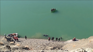 Li Wanê ji otomobîla totî bendavê bû termê du kesan hat derxistin