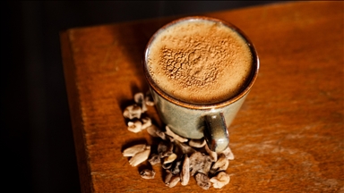 Altınköy'de geleneksel usulle hazırlanan salep ziyaretçilerin beğenisine sunuluyor