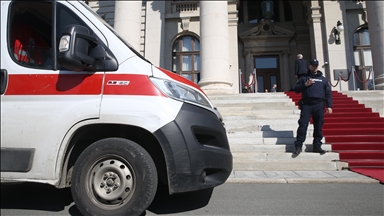 U napadu nožem ispred skupštine u Beogradu povrijeđen muškarac, osumnjičeni uhapšen