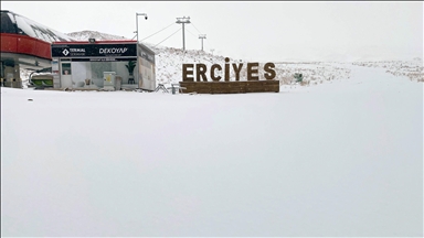 Li Çiyayê Erciyesê ku çiyayê herî bilind ê Anadoluya Navîn e berf barî