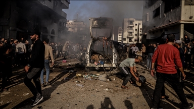 Israeli army blasts residential buildings in eastern Gaza City