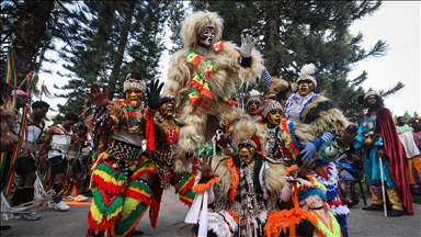 للتعريف بالتراث الثقافي.. كرنفال دكار يزين الطرق في السنغال