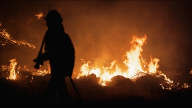 2 firefighters injured when explosion at Australian waste facility sends fireballs 100 meters into sky