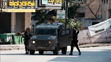 الجيش الإسرائيلي يوقف العمل بمنشآت فلسطينية ويشدد الإجراءات بالضفة