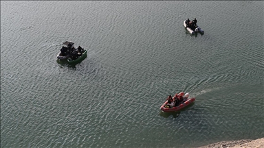 Van'da baraja düşen otomobildeki üçüncü kişinin de cansız bedenine ulaşıldı