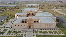 Ağrı'da öğrenciler İshak Paşa Sarayı'na benzer mimarideki modern kütüphanede geleceğe hazırlanıyor