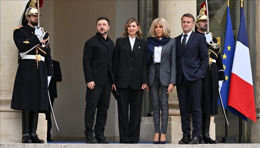 Ukrainian President Zelenskyy lands in Paris for peace discussions with Macron