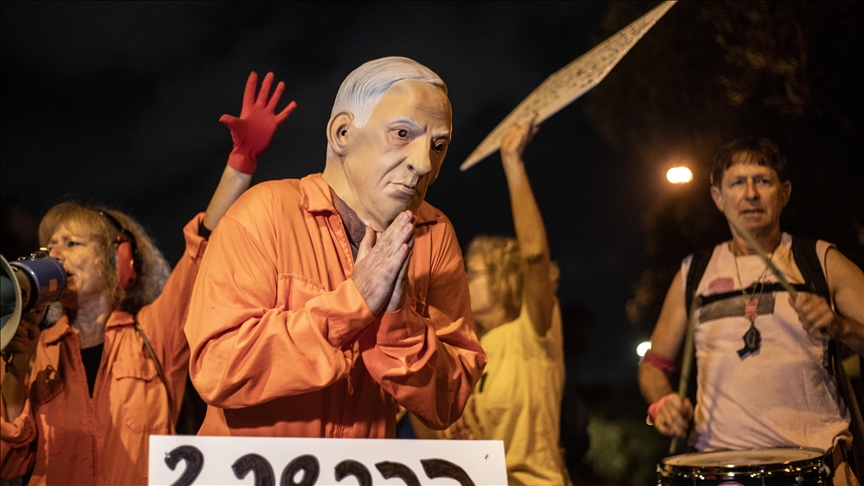  Израелците протестираа пред домот на претседателот барајќи отфрлање на барањето на Нетанјаху за помилување