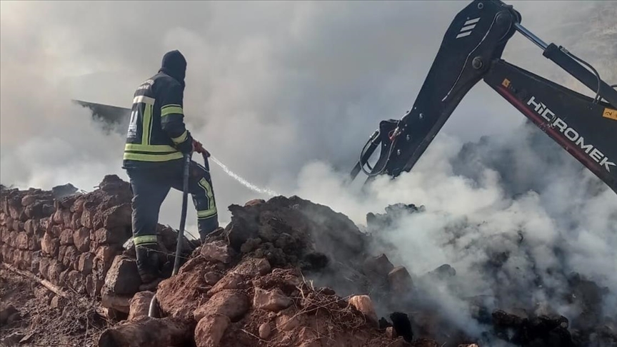 Li Erziromê di şewata ku li kadîn û tewlêyekê derket da 21 heywan telef bûn