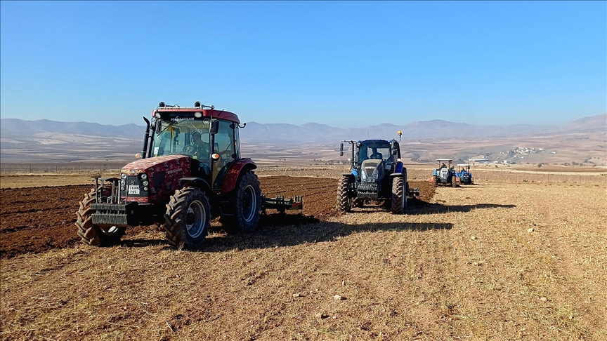 Batman'ın bereketli topraklarında hububat ve baklagil ekimi mesaisi sürüyor