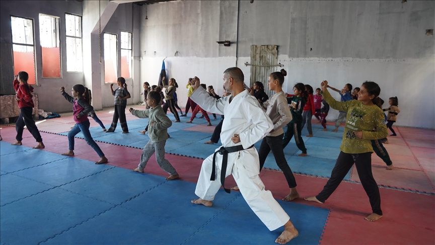 صيحات الأطفال تعيد النبض لعروق "مشتل الكاراتيه" بغزة (تقرير)