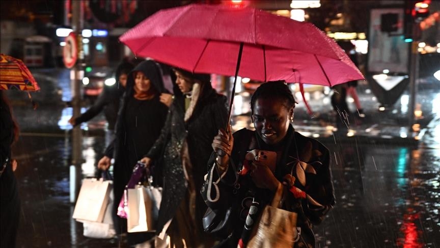 Li hin herêmên Stenbolê baran dibare