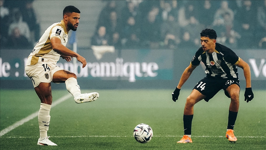 قدم.. لانس ينتزع صدارة الدوري الفرنسي من باريس سان جيرمان