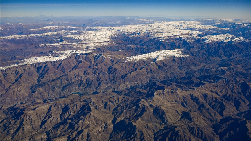 Udhëtimet në lartësirat ofrojnë pamje të bukurive të ndryshme të Tokës